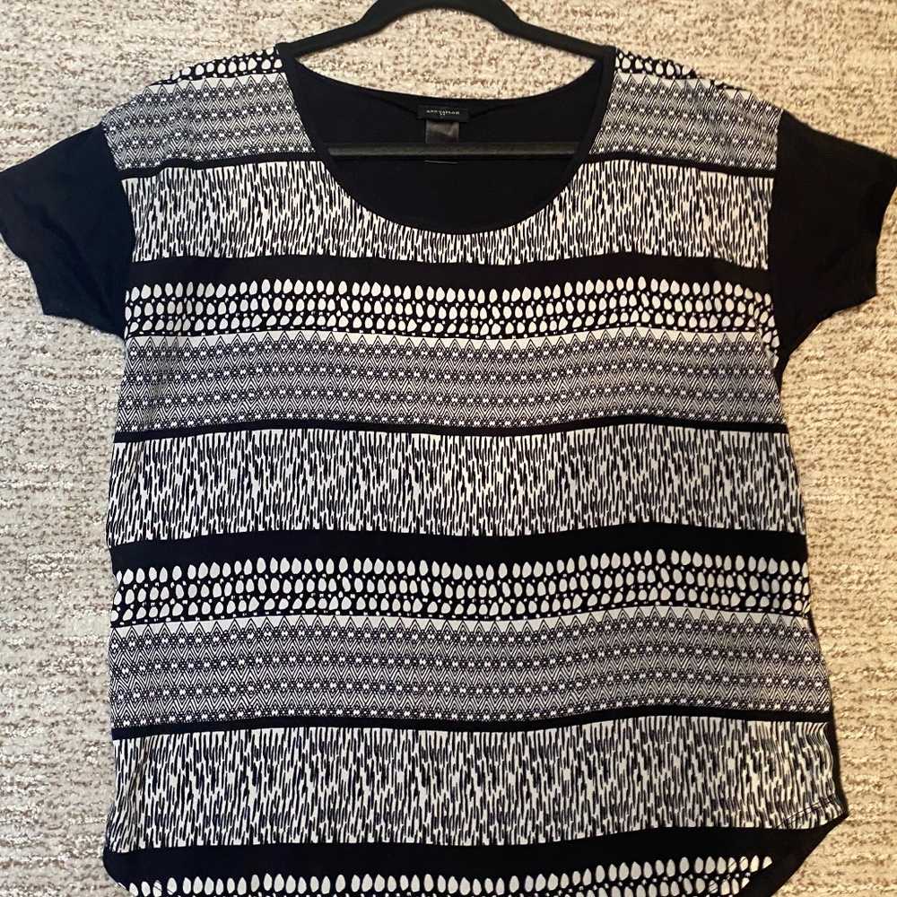 Ann Taylor Black and White Patterned, crew-neck professional top